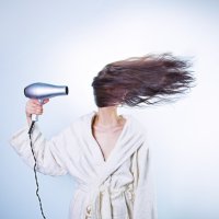 Иллюстрация к статье ТОП-5 способов для выпрямления волос