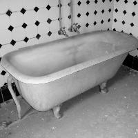Как отремонтировать чугунную ванну