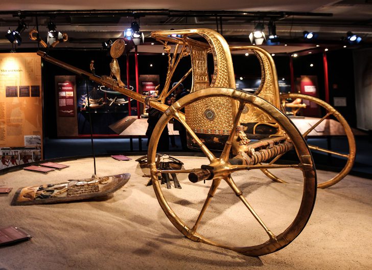 Золотая колесница из гробницы Тутанхамона