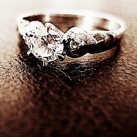 Кто первым подарил бриллиантовое кольцо на помолвку?