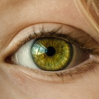 7 главных ошибок при уходе за кожей вокруг глаз