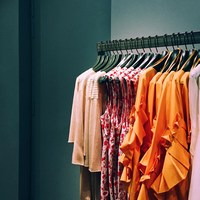 Иллюстрация к статье Как продавать женскую одежду в «Инстаграме»