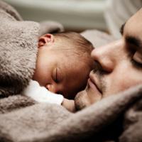 Иллюстрация к статье Как отучить ребенка спать с родителями