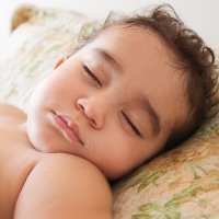 Иллюстрация к статье Как правильно будить ребенка в садик