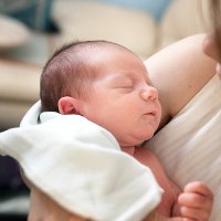 Как правильно стирать вещи новорожденного малыша