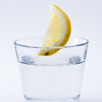 Иллюстрация к статье Чем полезна вода с лимоном