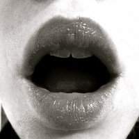Заеды в уголках губ: причины, лечение