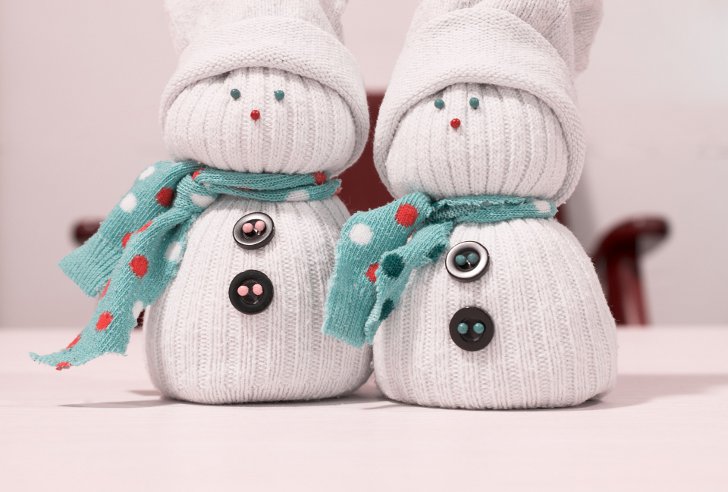 Как сделать снеговика из носков?
