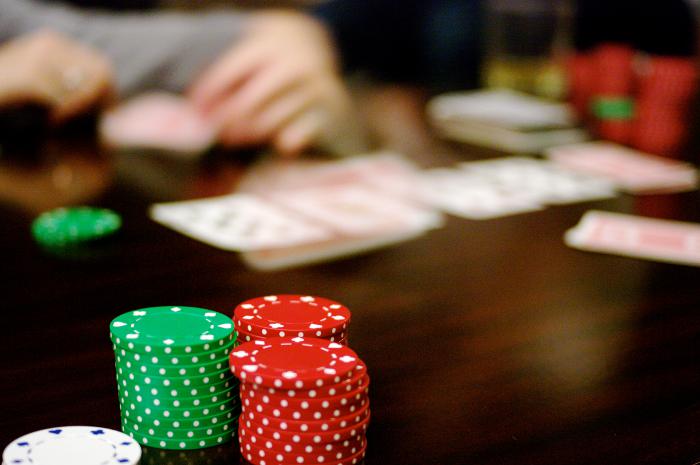 Как играть в техасский покер?=
