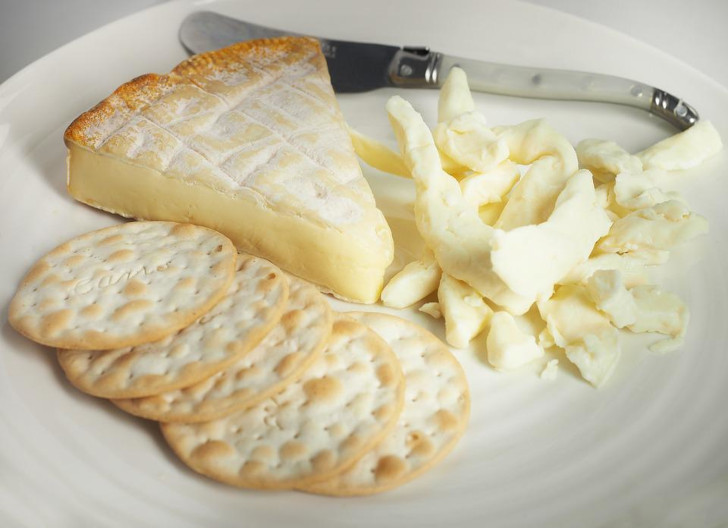Как есть сыр с белой плесенью