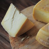 Как правильно хранить твердый сыр?