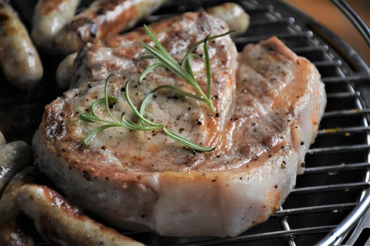 Как готовить свиной стейк в домашних условиях