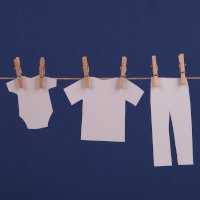 Иллюстрация к статье Выбираем безопасный стиральный порошок для детской одежды
