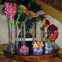 Наполненные вазы в интерьере