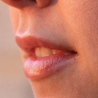 Характер по форме губ