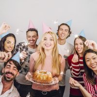 Иллюстрация к статье Как сделать фотозону на день рождения дома