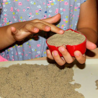 Иллюстрация к статье Как сделать кинетический песок своими руками