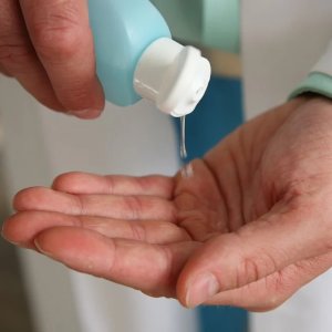 Как сделать антисептик для рук в домашних условиях