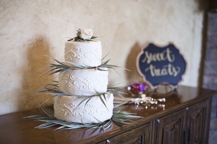 Как сделать и украсить свадебный торт в домашних условиях
