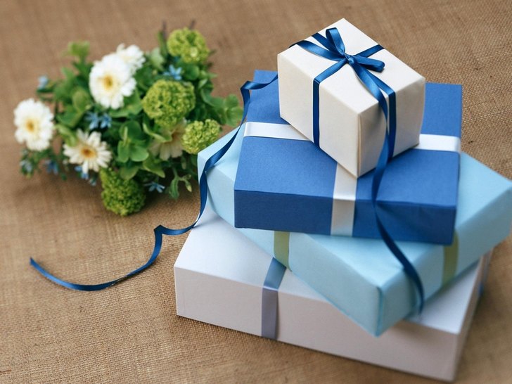 Когда и как организовать вручение подарков на свадьбе