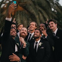Тосты на свадьбу от друзей жениха: варианты от ChatGPT