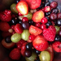Иллюстрация к статье Компот из свежих фруктов и ягод