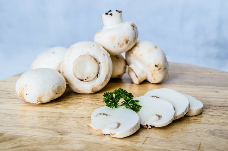 Рецепты новогодних салатов с грибами