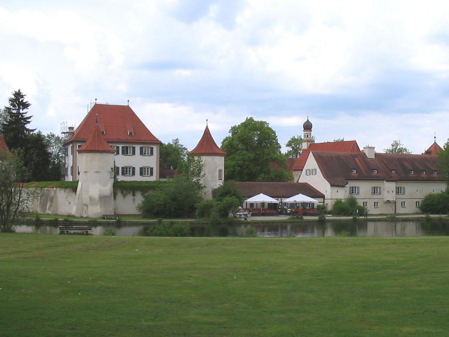 замок Блютенбург