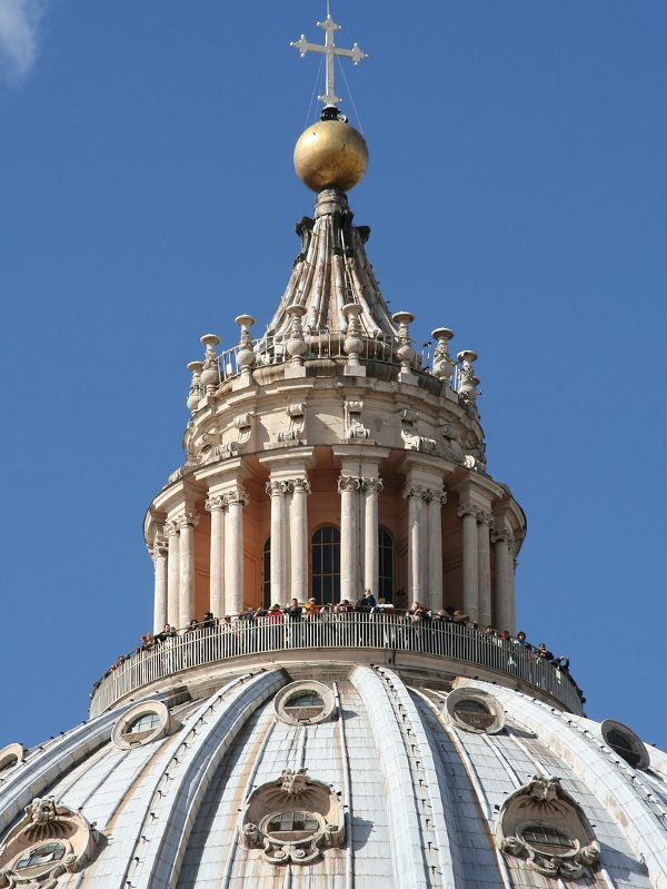 Вид на купол собора Святого Петра