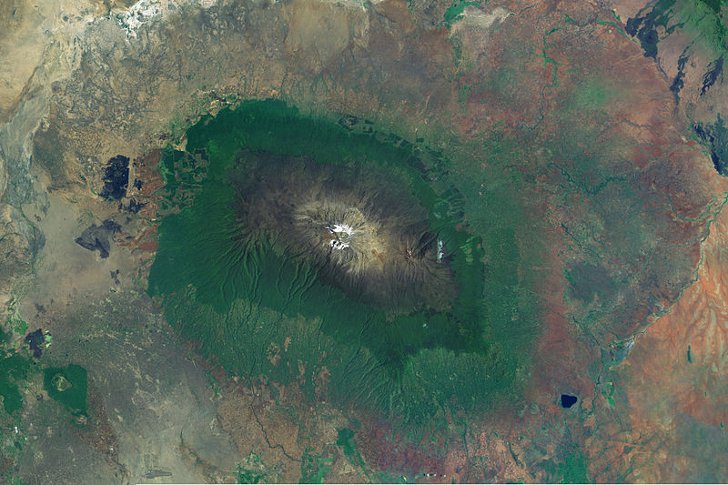 Вулкан Килиманджаро, вид из космоса