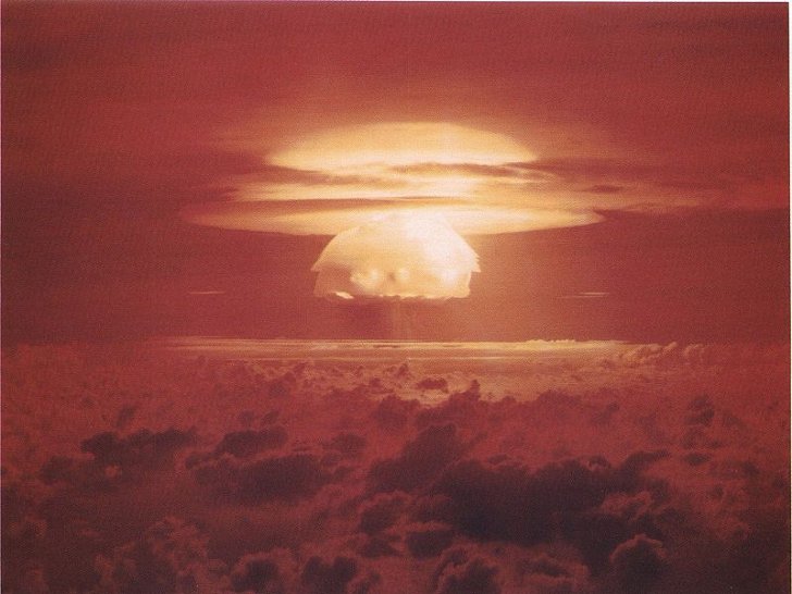 Ядерное облако, образовавшееся после взрыва Кастл Браво