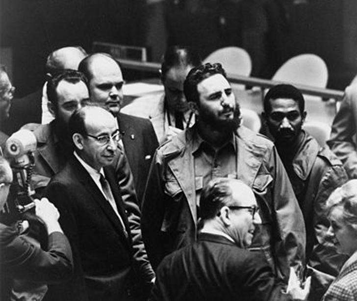 Фидель Кастро на встрече в ООН в 1960 году