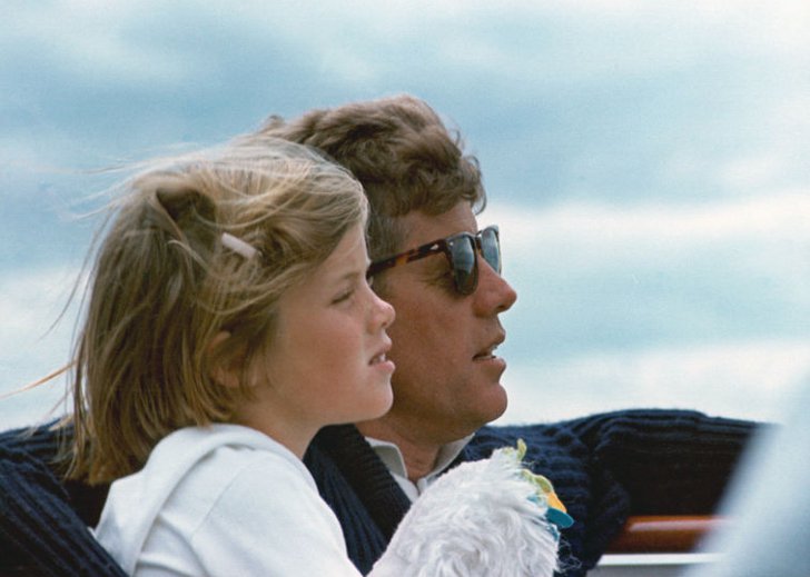 Джон Кеннеди со своей дочерью Кэролайн, единственной из ныне живущих детей четы Кеннеди