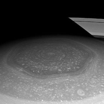 Гигантский шестиугольник Сатурна