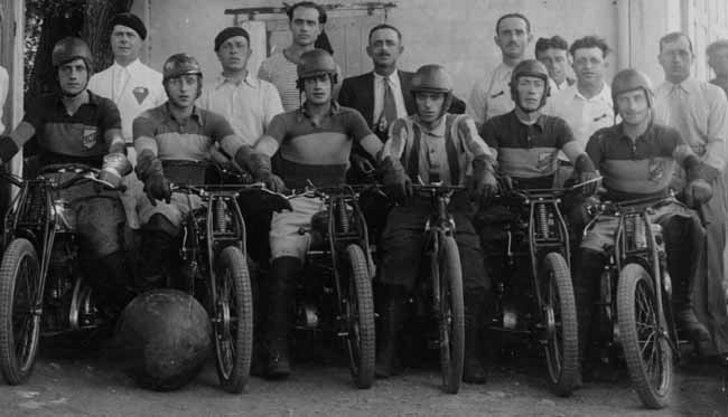 Мотобольная команда 1937 года