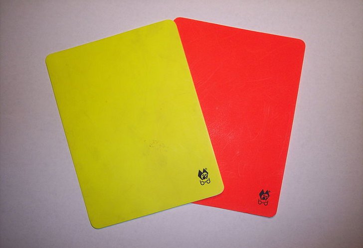 История желтых и красных карточек в футболе