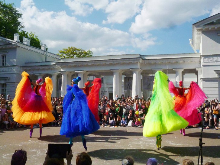 Международный фестиваль уличных театров «Елагин парк»