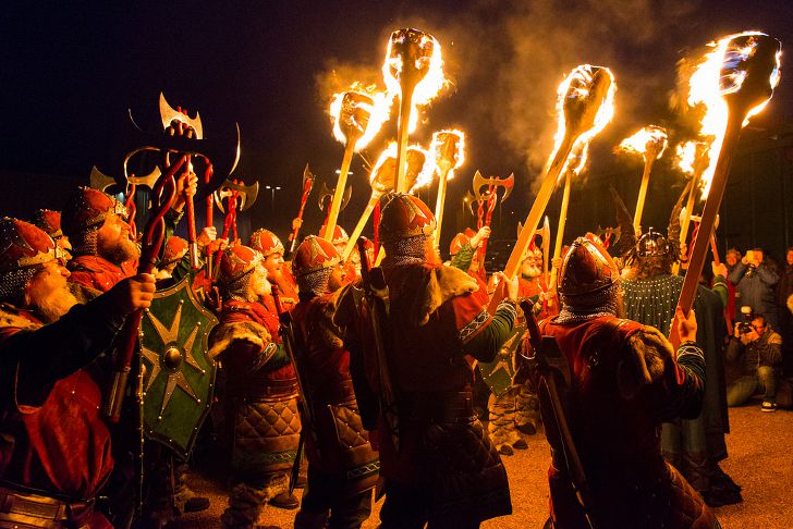 Фестиваль огня Up Helly Aa (Апхелио) в Шотландии 
