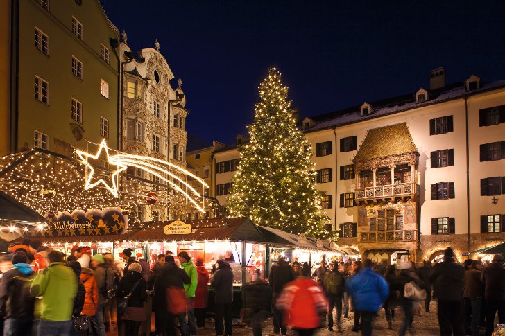 Рождественский базар в Инсбруке в Старом городе